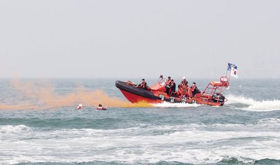 בהריסות בחצות הלילה חולצו כ -150 נוסעים מרובות מדינות ו -60 אנשים ניצלו